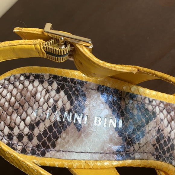 Gianni Bini Shoes - Picture 2 of 7